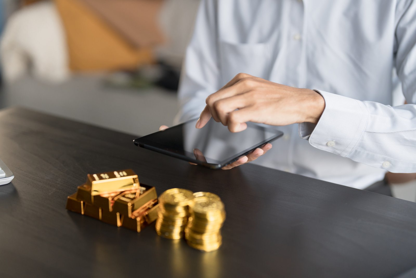 Should You Buy From a Bullion Dealer